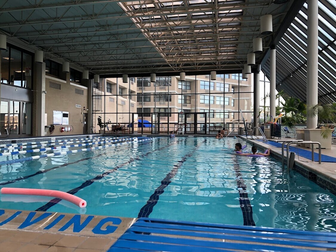 Foto principal - 7002 E Blvd