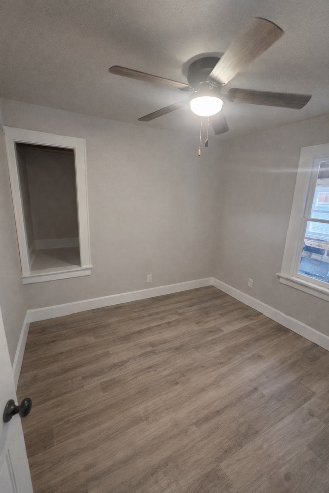 Building Photo - 940 S 5th Ave