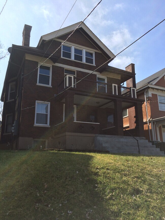 Foto del edificio - 1367 Burdette Ave