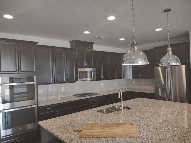 Foto del edificio - 3BD/3.5BA Ranch-Style Home in Creek Park!