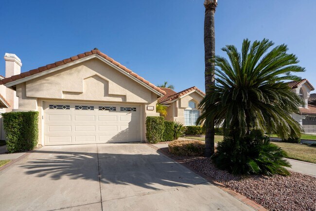 Building Photo - Welcome to this bright and spacious single...
