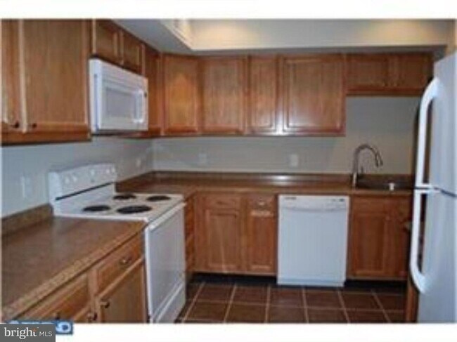 Building Photo - 2503 Olden Ave