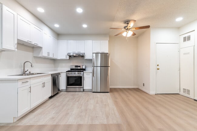 Building Photo - 1138 Grand View S St