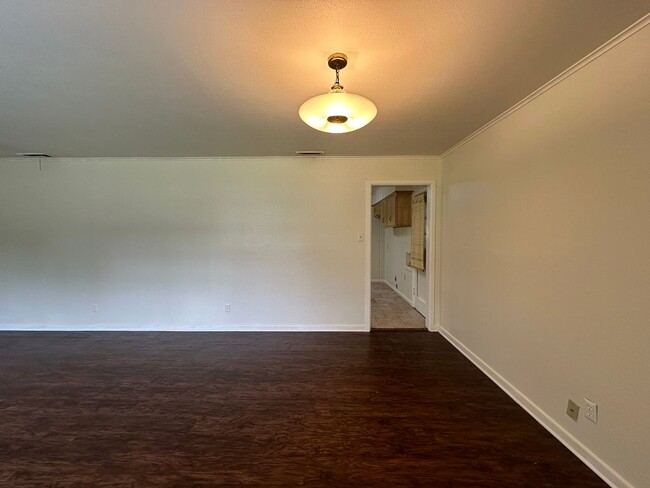 Building Photo - Beautiful 3 Bed 2 Bath in the Heart of Tyler!