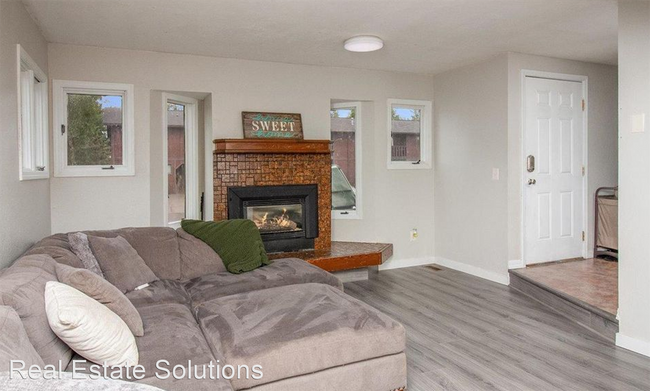 Building Photo - 3 br, 1.5 bath House - 230 Deerfield Drive