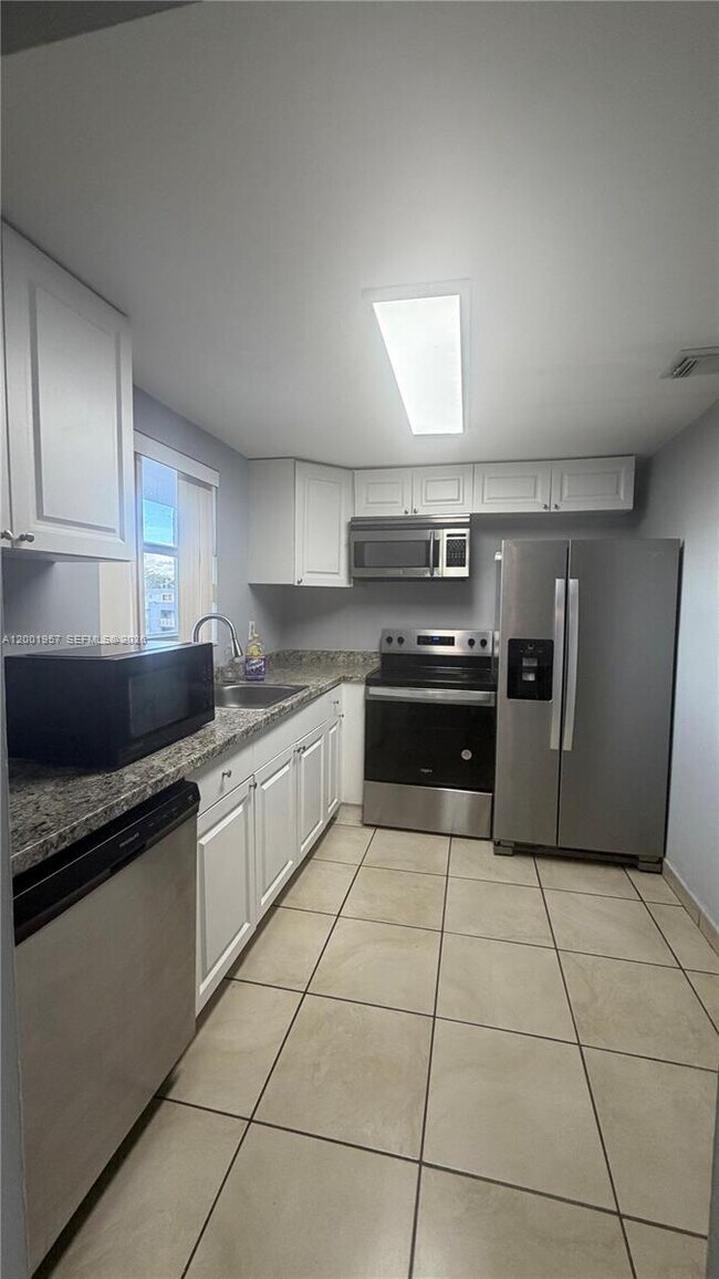Foto del edificio - 9375 Fontainebleau Blvd
