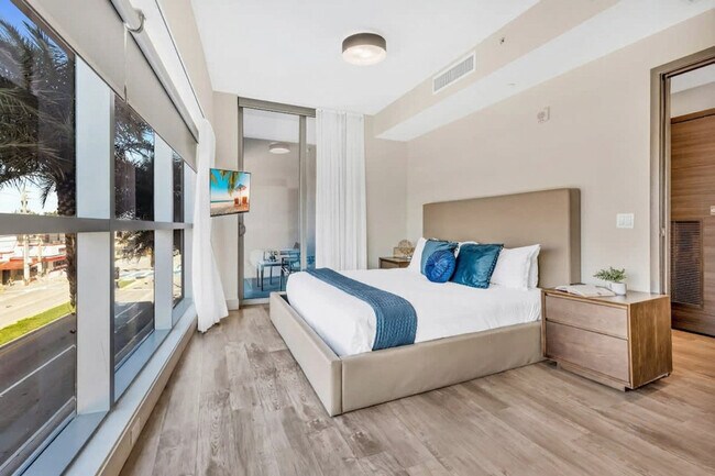 Building Photo - 101 N Ocean Dr