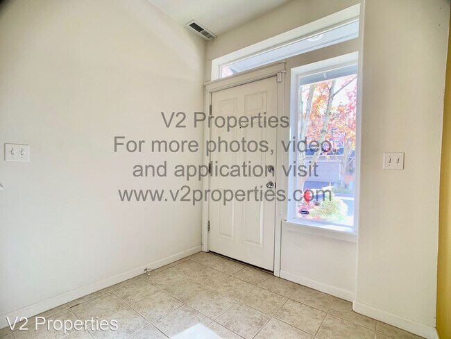 Foto del edificio - 2 br, 2.5 bath House - 21823 NE Larkspur Ln