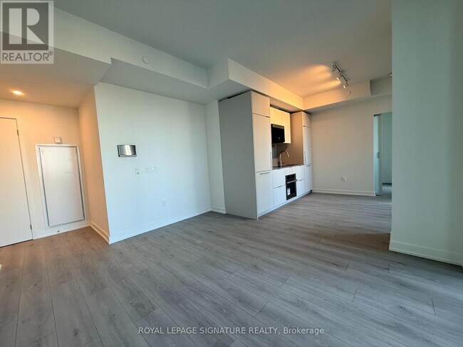 Building Photo - 1 Fairview Rd E