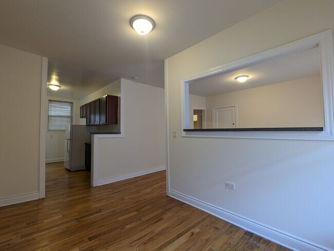 Foto del edificio - 813 W Waveland Ave