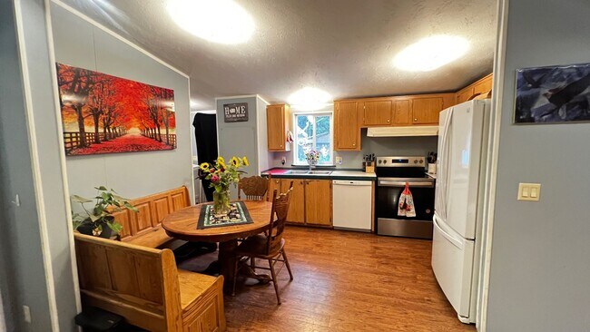 Building Photo - 39210 N Ponderosa Ln