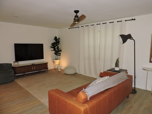 Building Photo - Fully furnished home in Northeast Pensacola!