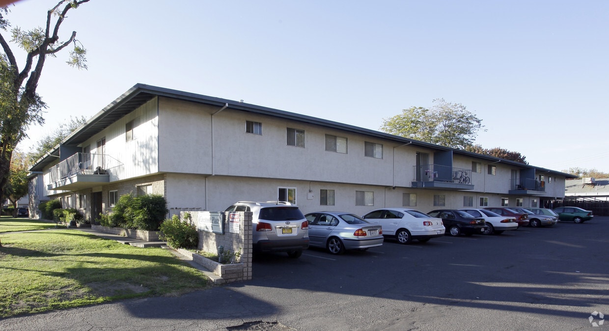 Primary Photo - Chestnut Place Apartments