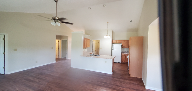 Building Photo - 105 Zinfandel Dr