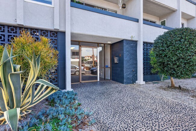 Foto del edificio - 425 Coronado Ave