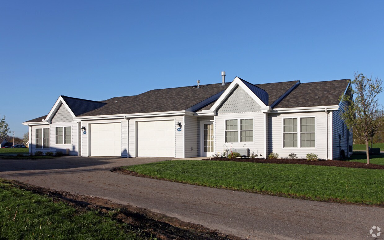 Lake Commons Apartments Apartments in Uniontown, OH