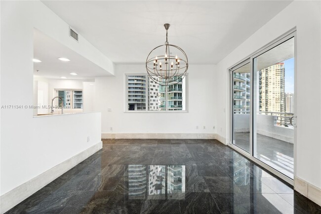 Foto del edificio - 1402 Brickell Bay Dr