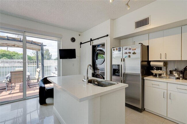 Building Photo - 8535 SW 152nd Ave