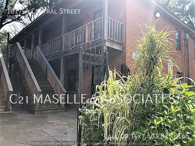 Building Photo - 3 Bed/1.5 Bath Apartment