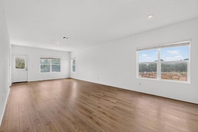 Building Photo - 941 Legends Ln