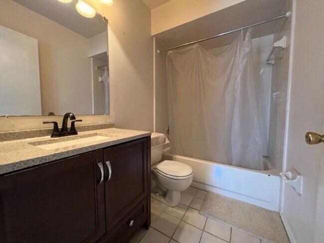 Foto del edificio - 29 Silver Swan Ct