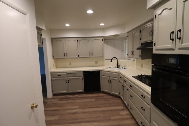 Foto del edificio - 6347 N Laureen Ave
