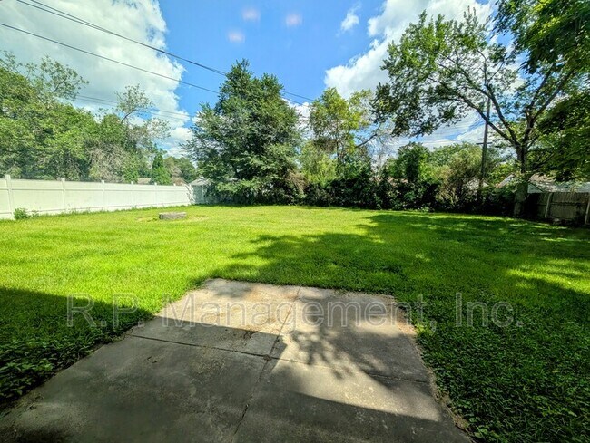 Foto del edificio - 9342 Trenton Ln N