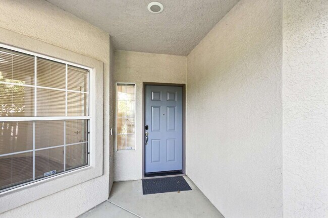 Building Photo - Single-Story 3-Bedroom with 3-Car Garage in Mace Ranch