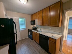 Building Photo - 9212 Longridge Dr