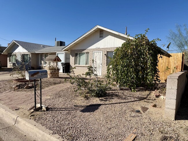 Building Photo - 2732 S 12th Ave