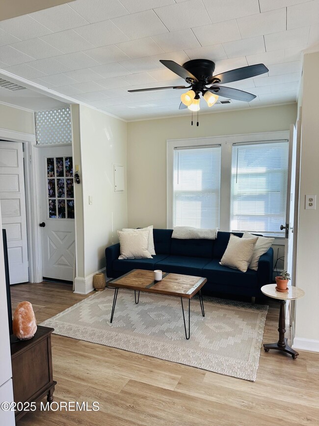 Building Photo - 213 Park Pl Ave