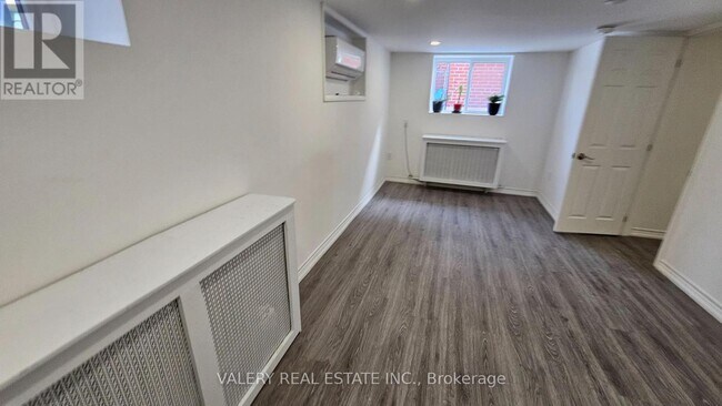 Photo du bâtiment - 55 Richardson Ave