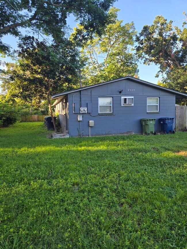 Foto del edificio - 2 BEDROOM 1 BATH NEAR USF