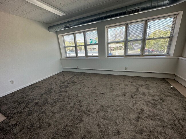 Building Photo - 811 W Springfield Ave