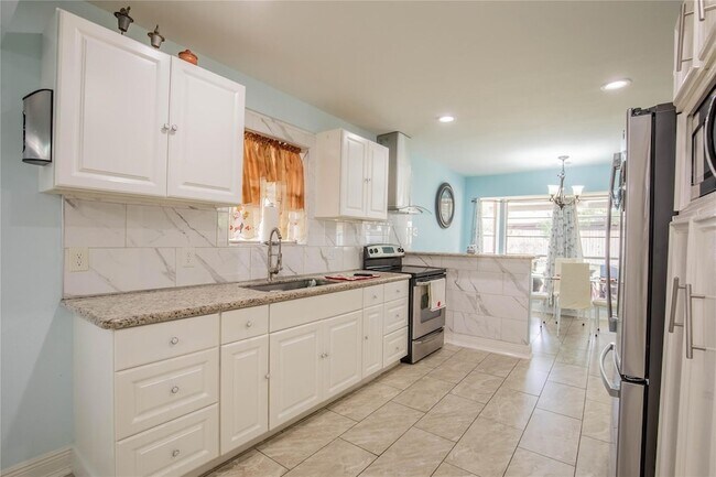Foto del edificio - 5611 Long Creek Ln