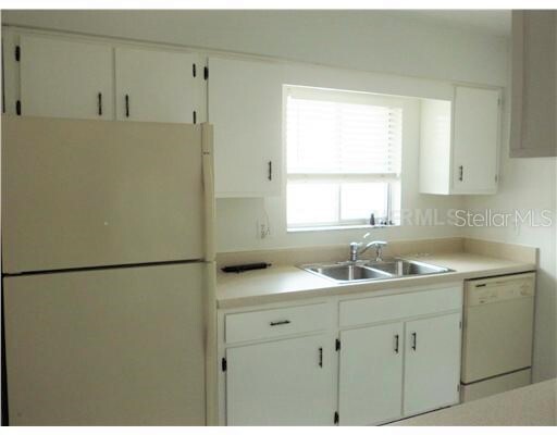 Foto del edificio - 2740 Hidden Lake Blvd