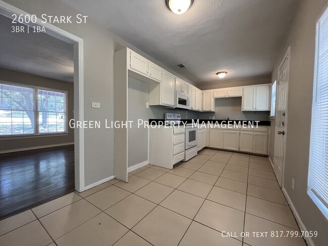 Building Photo - 2600 Stark St
