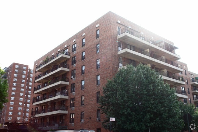 Building Photo - 13710 Franklin Ave