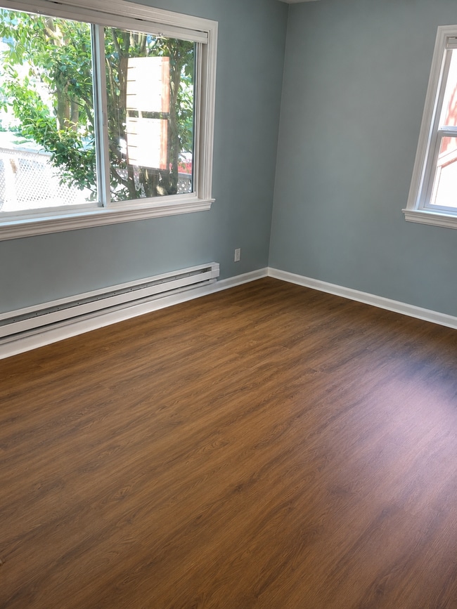 Sala de estar - 4424 42nd Ave SW