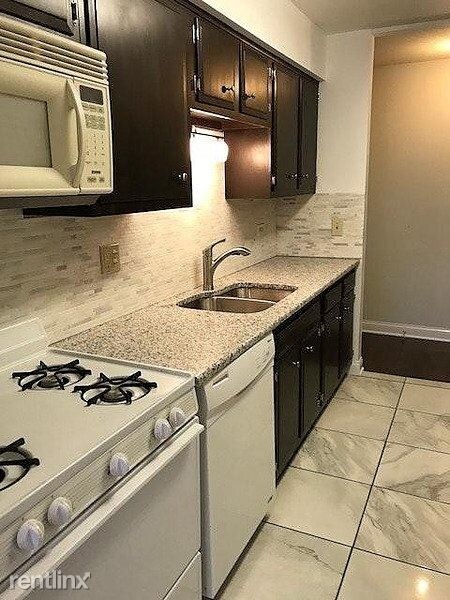 Foto del edificio - 1 br, 1 bath Condo - 2700 Mitchell Drive 3
