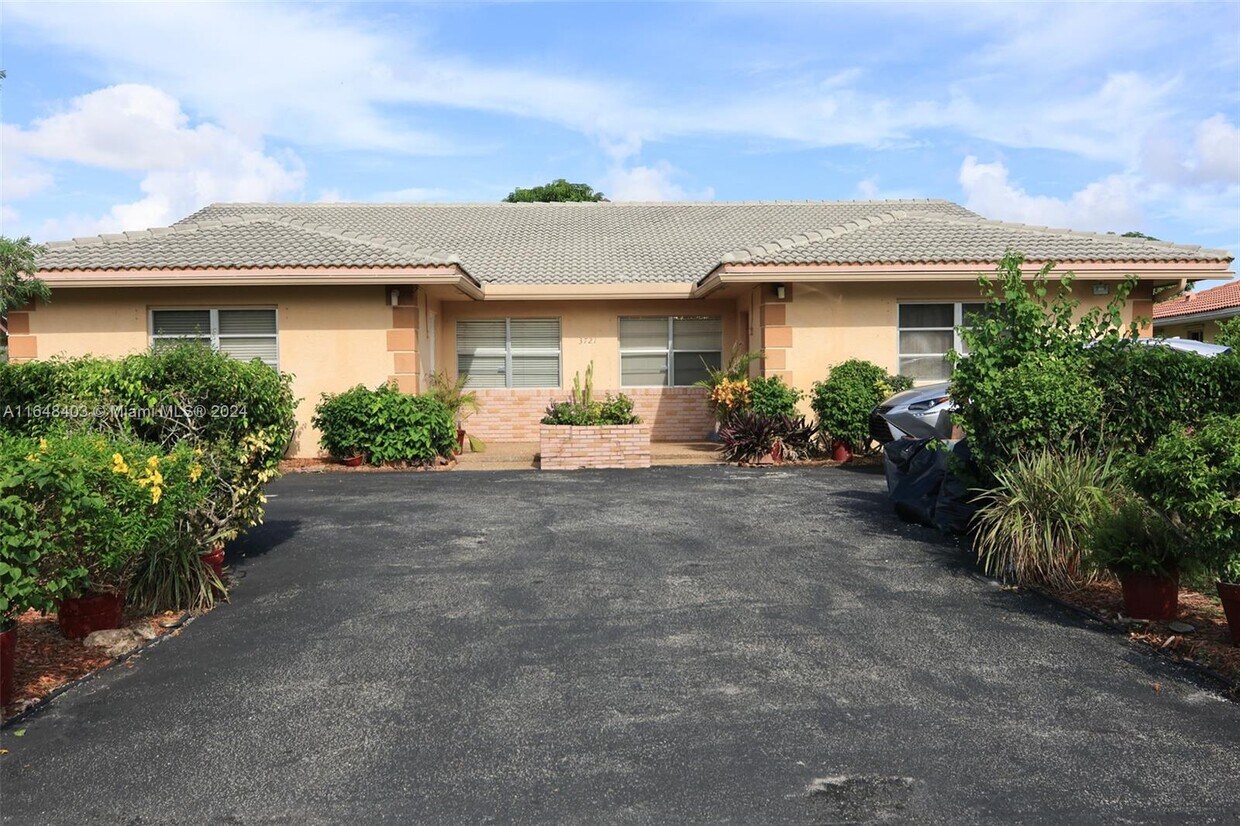 Primary Photo - 3721 NW 115th Ave