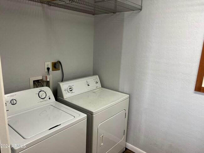 Foto del edificio - 5509 E Earll Dr