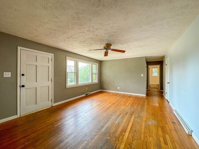 Building Photo - 58 Longview Rd