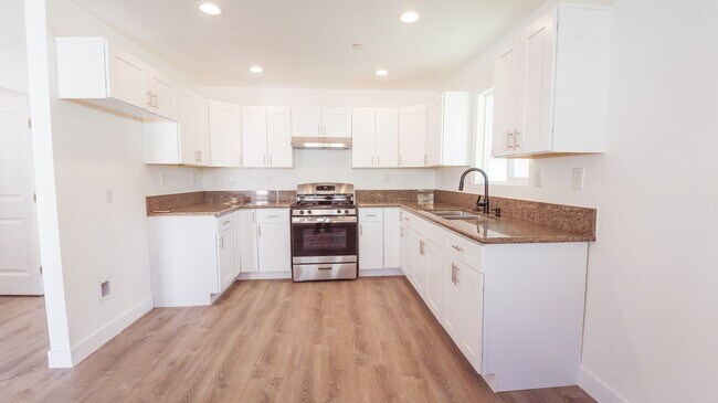 Foto del edificio - 8264 Bennett Avenue