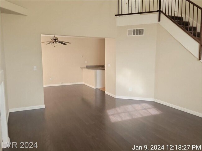 Foto del edificio - TOWNHOME WITH TWO PRIMARY-SIZED BEDROOMS!!