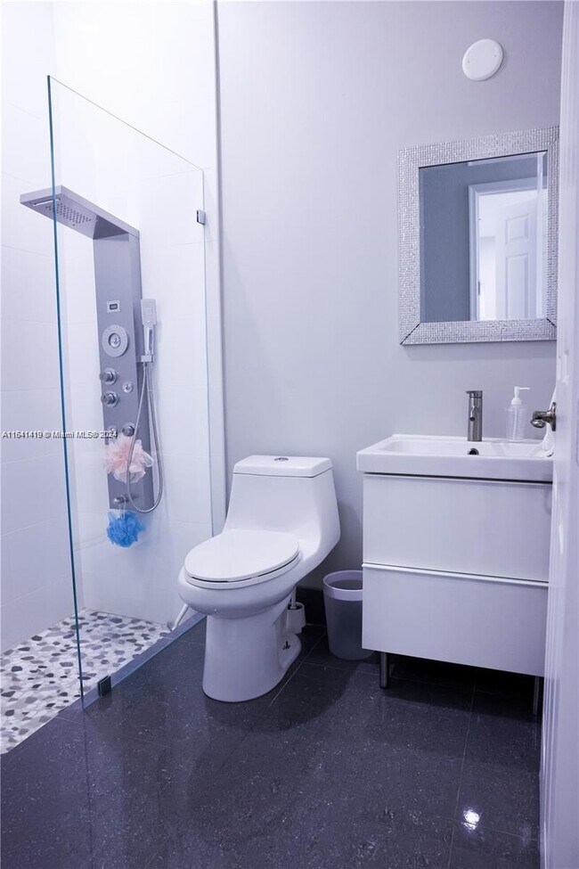 Building Photo - 3070 SW 44th St