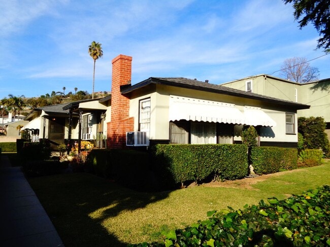 Building Photo - 2 Bedroom 1 Bath Duplex for Rent in Uptown Whittier