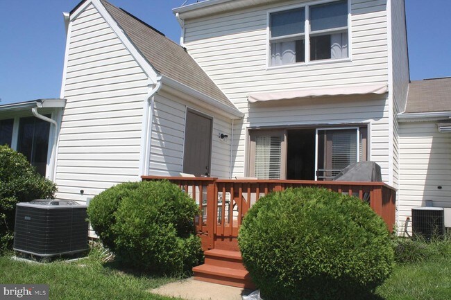 Building Photo - 5002 Bridgepointe Dr