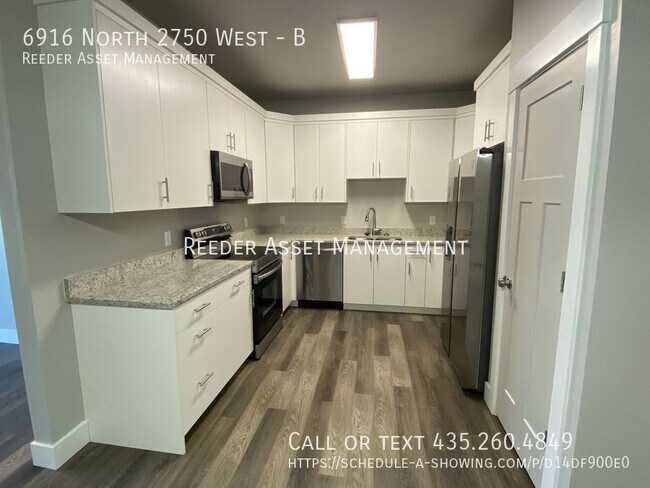 Building Photo - 3 Bedroom 2 Bathroom Ground Level Unit Loc...