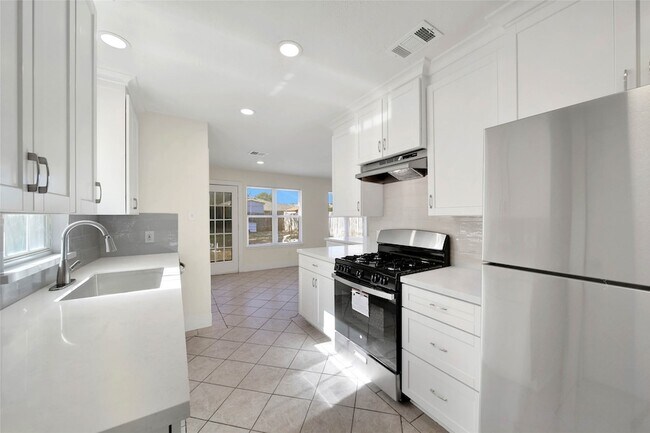 Foto del edificio - 5303 Bay Pines Dr